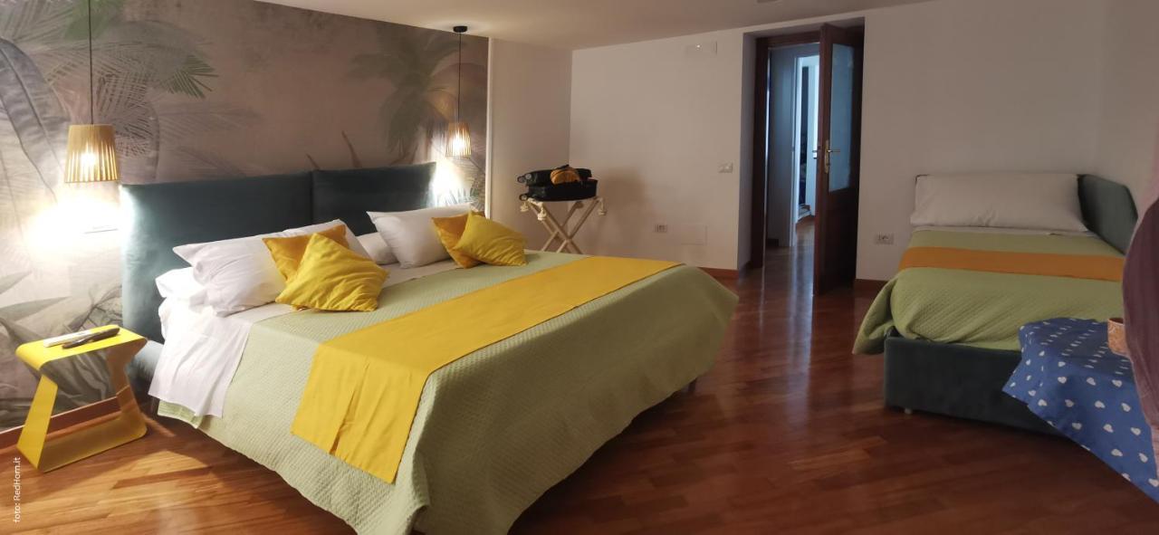 Two Rooms Chiaia 37 Neapel Exterior foto