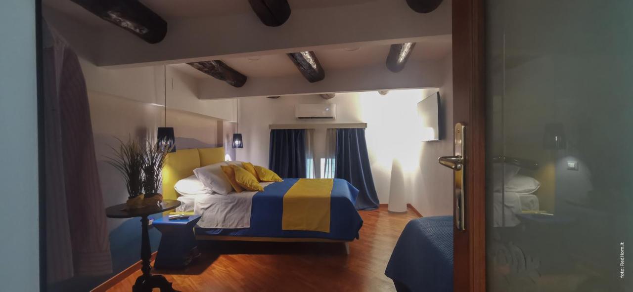 Two Rooms Chiaia 37 Neapel Exterior foto