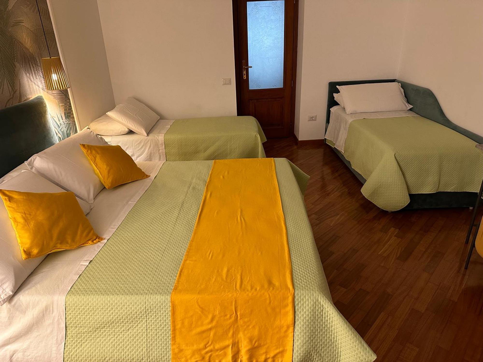 Two Rooms Chiaia 37 Neapel Exterior foto